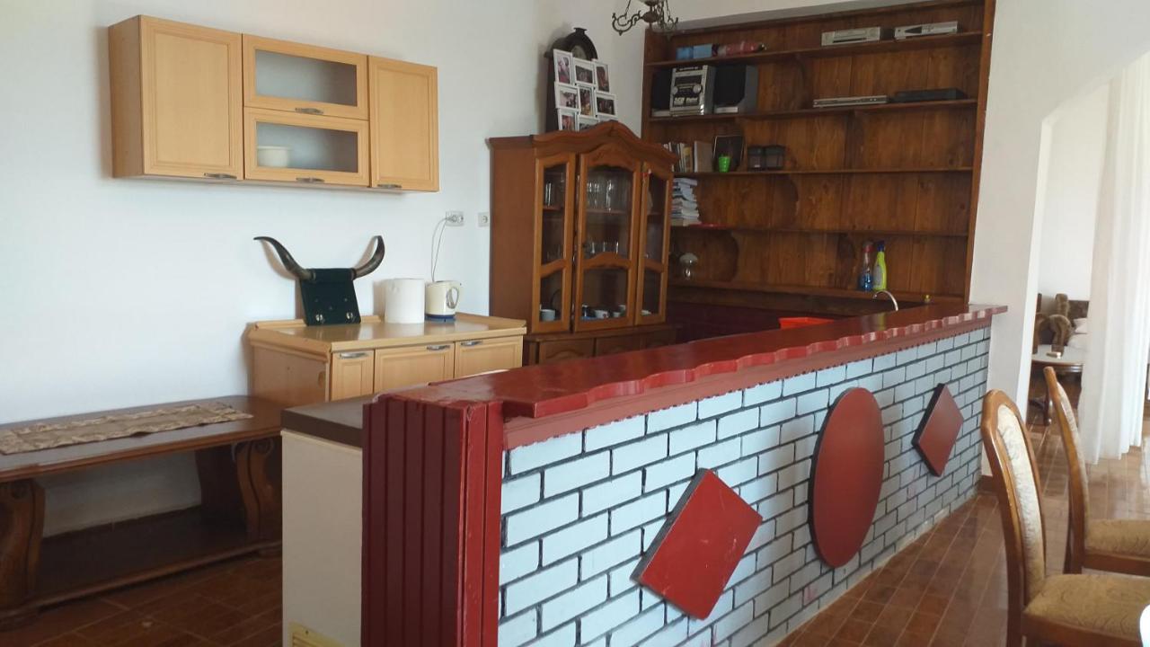 Guest House Naser Улцинь Экстерьер фото