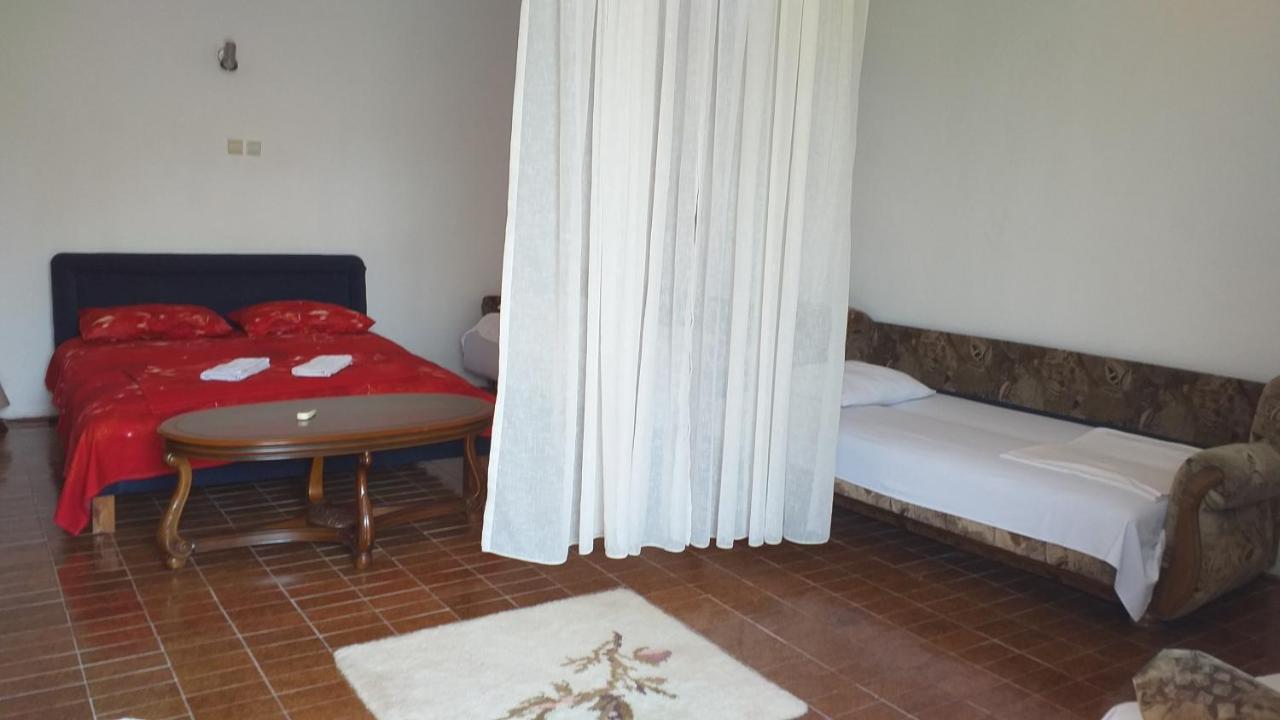 Guest House Naser Улцинь Экстерьер фото
