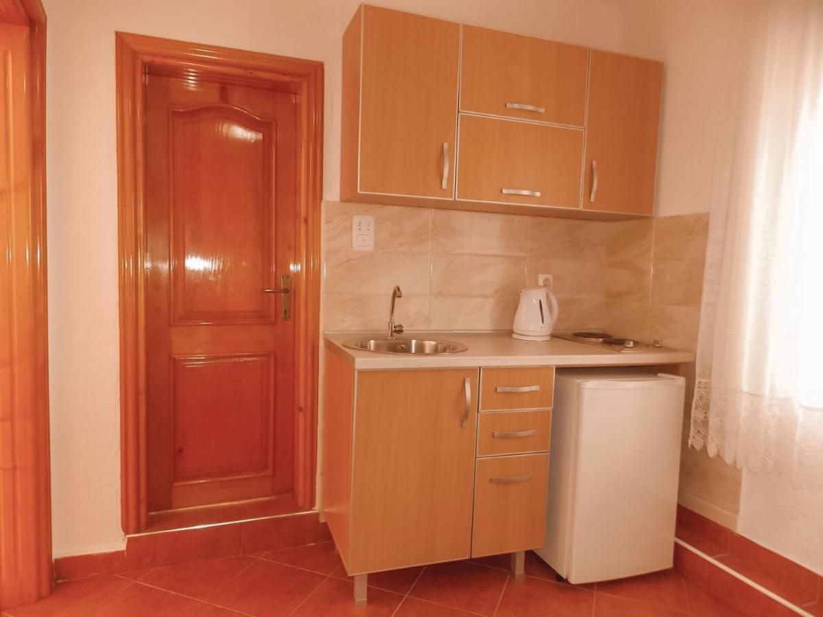 Guest House Naser Улцинь Экстерьер фото